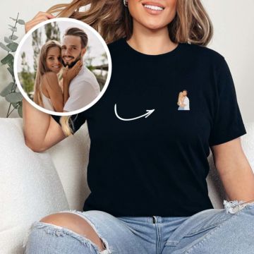 Personalisierbares T-Shirt mit kleiner Illustration