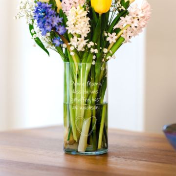 Personalisierte Vase mit Text und Symbol