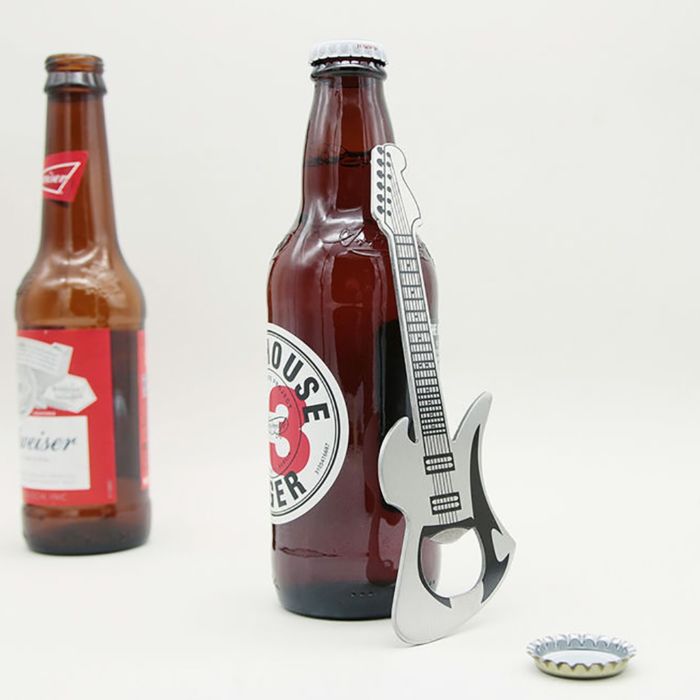 Flaschenöffner in Gitarrenform