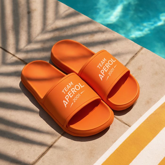 Personalisierbare Aperol Badelatschen mit Jahreszahl