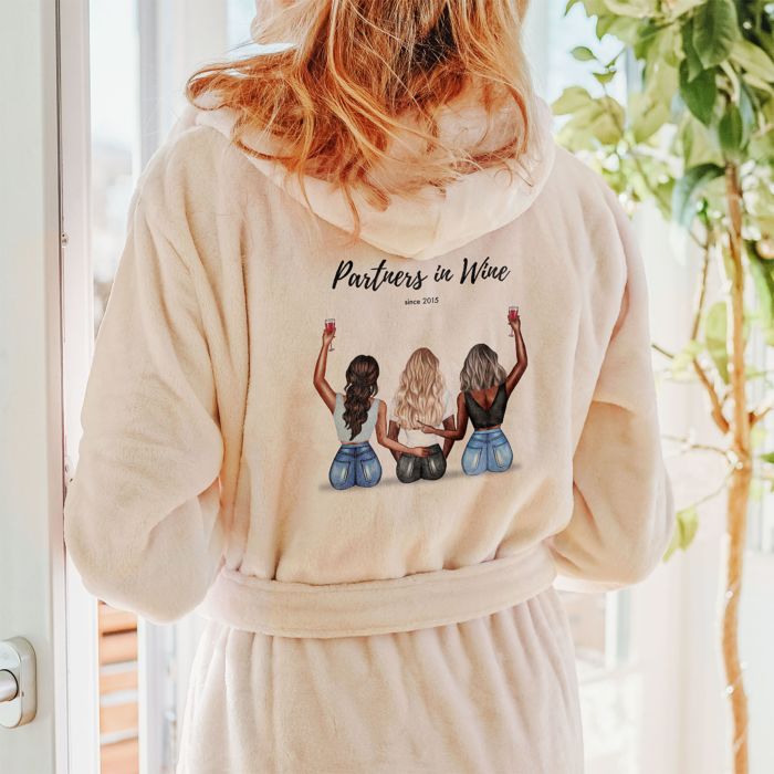 Personalisierbare Bademantel-Illustration Freundinnen mit Text Personalisierbare Bademantel-Illustration Freundinnen mit Text