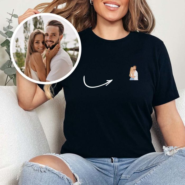 Personalisierbares T-Shirt mit kleiner Illustration