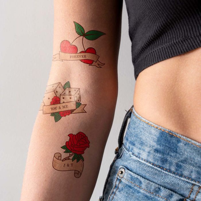Personalisierbare Tattoos 6er Set mit Retro-Designs und Text Personalisierbare Tattoos 6er Set mit Retro-Designs und Text
