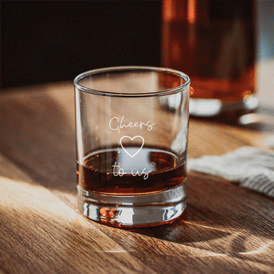 Personalisierbares Glas mit Name und Symbol